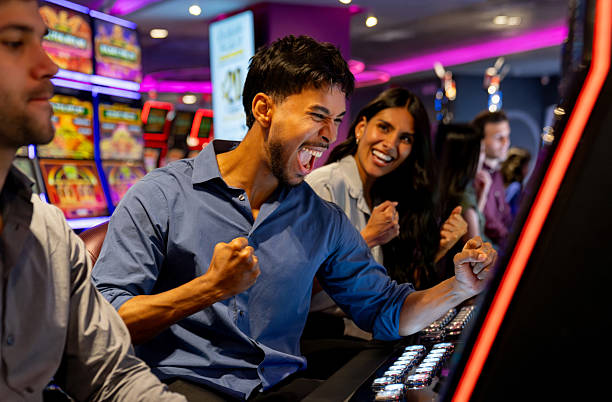 AduQ betting action and hand progression on mainzeus
